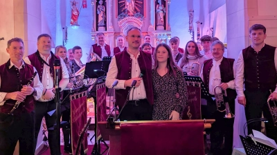 Die Grenzland-Blaskapelle Dietersdorf glänzt beim Konzert. Es ist auch die Plattform, um talentierte Eigengewächse vorzustellen.  (Bild: Posset/exb)
