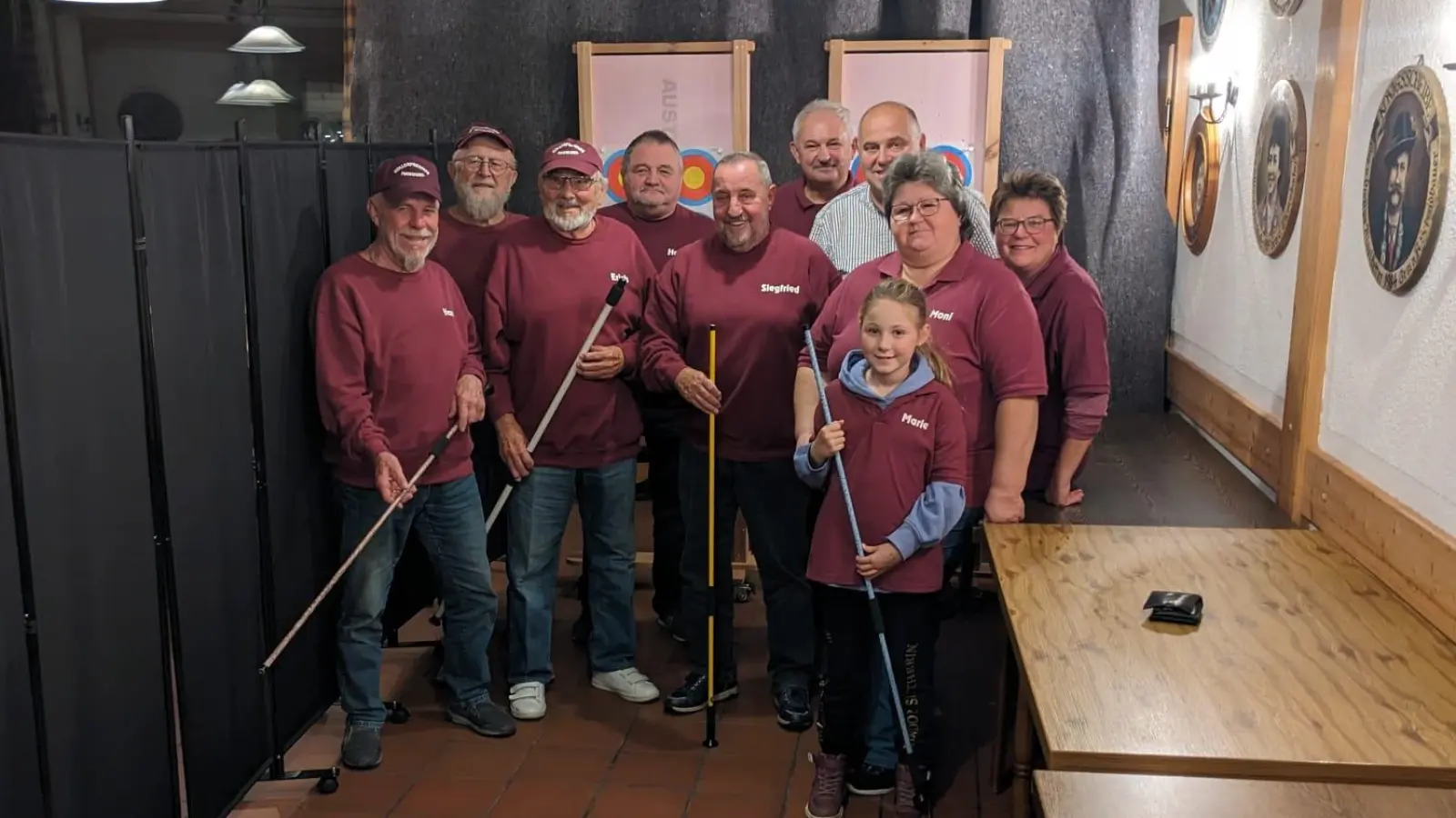 Die Rollerfreunde nach dem gelungenen Blasrohrschießen (Bild: Josef Götz)