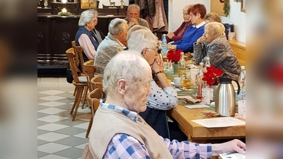 Die Reuther Senioren beim Rechersimer.  (Bild: Christa Böhm)