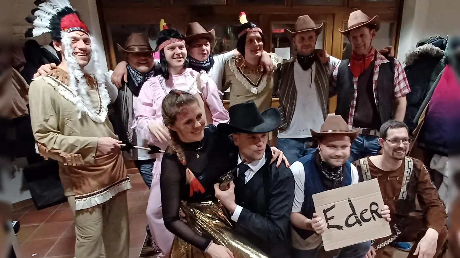 Männerballett der Schützengesellschaft 1958 e. V. Pullenreuth mit Trainerin Larissa Wegmann. (Bild: Josef Maschauer )