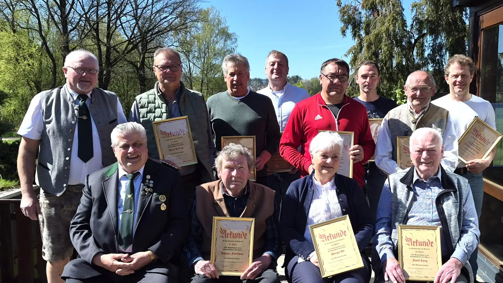 Die Naabtalschützen konnten am Ehrentag des Vereind viele Mitglieder für Ihre langjährige Treue zum Verein ehren. <br> (Bild: Hans Schlosser)