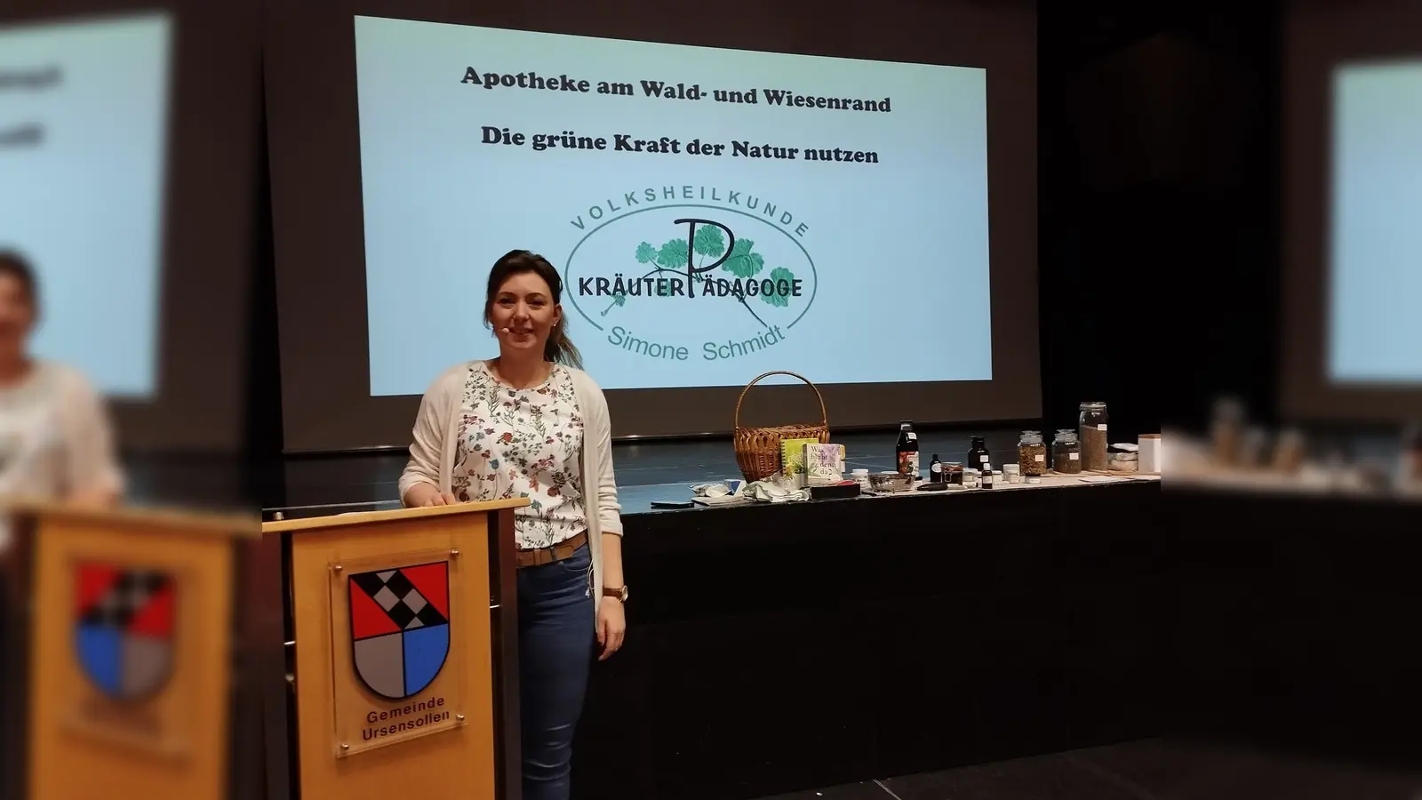 Die Kräuterpädagogin Simone Schmidt referierte über die Vielseitigkeit der Nutzung von Heilkräuter und über die Apotheke am Wald- und Wiesenrand beim VdK Ursensollen  (Bild: Jutta Streher)