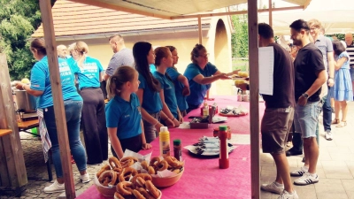 Der leckere Schweinebraten mit Knödel und Krautsalat lockte zahlreiche Gäste zum Kommunbrauhaus. (Bild: Karl Ziegler)
