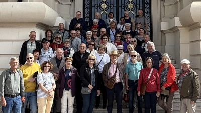 Die „Frohsinn-Reisenden” vor dem weltberühmten Spielcasino in Monaco.  (Bild: Robert Dotzauer)
