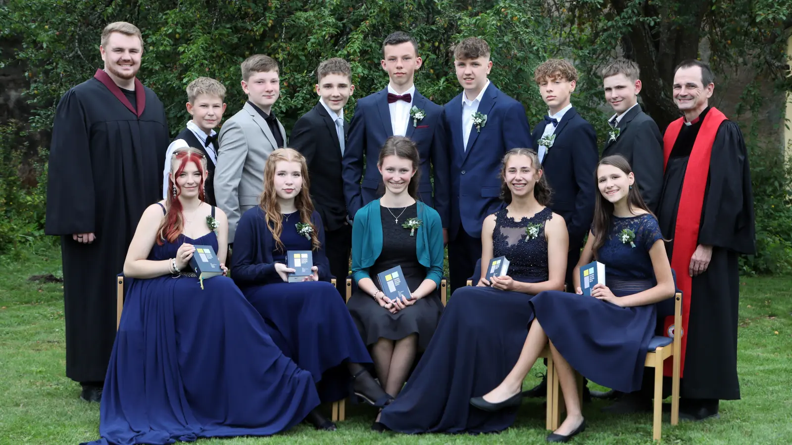 Am 3. August hat die Kirchengemeinde Neustadt am Kulm die Konfirmation von zwölf Jugendlichen gefeiert. (Bild: Sandra Hirschke)