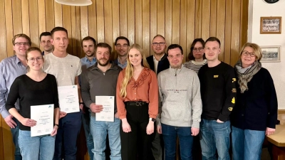 Vorsitzende Constanze Hartwig dankte ihren Mitstreitern für erbrachte Leistungen und überreichte Urkunden für langjährige Treue. (Bild: Constanze Hartwig)