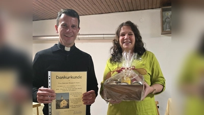 Pfarrgemeinderätin Gabi Paulus wird verabschiedet (Bild: Stefan Heindl)