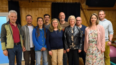Die neue Vorstandschaft des GOV Premberg v.l. Pressewart Franz Pretzl, 2. Vorsitzenden Jonas Spindler, Lisa Stemerowitz, 1. Vorstand Franz Martin Pretzl, Evi Wurdack, Martin Wurdack, Kassiererin Bärbel Spindler, 2. Gerätewart Markus Stöbig, 1. Gerätewart Thomas Duschinger, Schriftführerin Theresa Riedhammer. (Bild: Franz Pretzl)