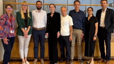 Von links: Marianne Magg, MUDr. Adela Rohulan, Dr. Milan Dzunic, Dr. Martina Troppmann, Karl-Heinz Stupka, Dr. Andreas Langeheinecke, Dr.(Univ. Kerma) Leily Sajadi, Dir. Jürgen Spickenreuther (Bild: Karl-Heinz Stupka)