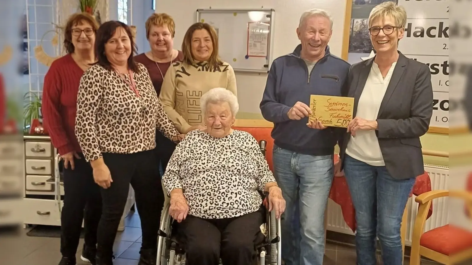 von links: Leitung Soziale Betreuung Gerda Trautner, Hauswirtschaftsleitung Sonja Schlicht, Monika Vollath, Michaela Thoma, Maria Polster, Hans Eichhammer, stellv. Einrichtungsleitung Brigitte Engelmann. (Bild: Johanna Wührl)