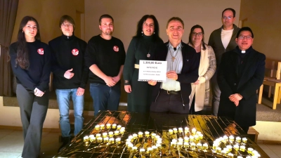 von links: Führungsgremium von der KLJB, Sonja Schwemmer vom Seelsorgebereich, Pater Markus Körber von den Comboni Missioaren, Madeleine Schaller und Thomas Looshorn vom Pfarrgemeinderat, Pater Samuel Patton.  (Bild: Herbert Ziegler)