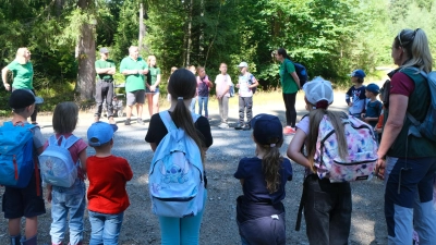 Die Jugendgruppe „Woidkraxler“ des OWV hatte ihren riesigen Spaß beim „Abenteuer Wald“. (Bild: Fred Lehner)