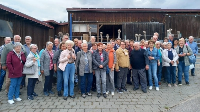 Ausflug Ältere Leute der Pfarreiengemeinschaft zur Straußenfarm im September 24 (Archivbild: Maria Söllner)