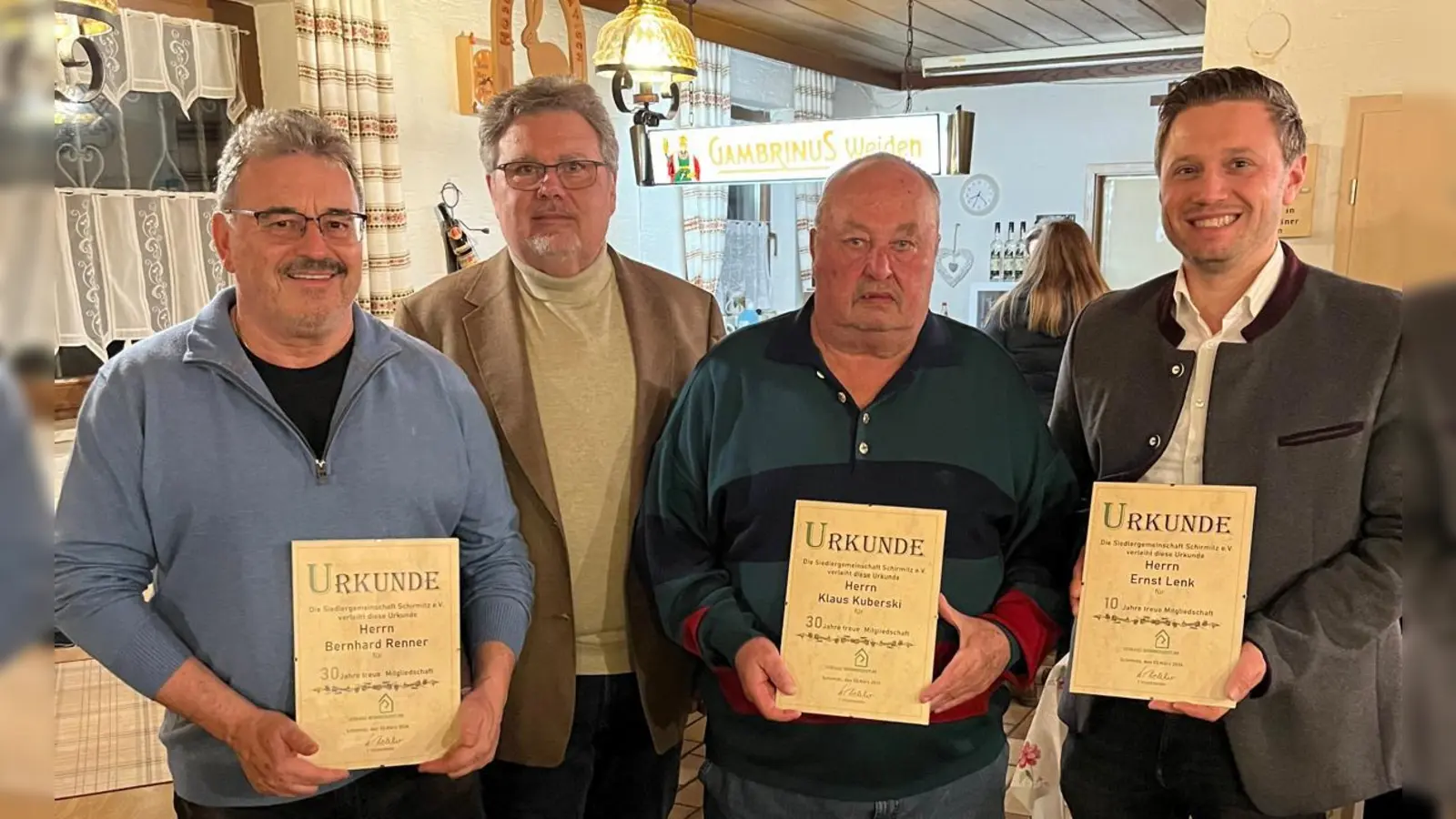 Für 10 und 30 Jahre treue Mitgliedschaft wurden ausgezeichnet: Bernhard Renner, Klaus Kuberski und Bürgermeister Ernst Lenk. (von links nach rechts). (Bild: Thomas Ruhland)