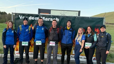 Die Teilnehmer/-innen des SV Illschwang Lauftreffs am Start vor dem Schlackenberg, (Bild: Stephanie Fuchs)