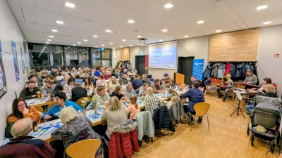 Bis spät am Abend blieben die Gäste beim Zoiglabend. (Bild: Carolin Böckl)