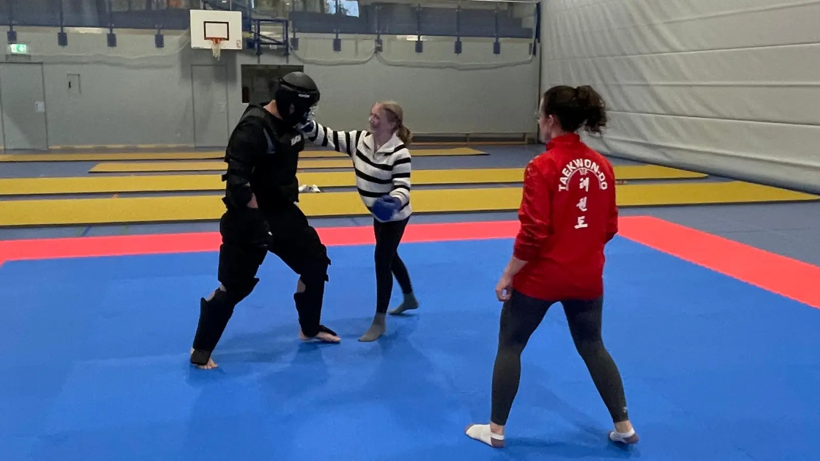 Aktionsbild Selbstverteidigungskurs TuS Vilseck. (Bild: Dominik Gruber)