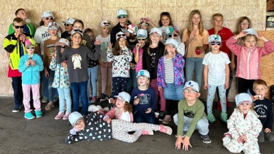 Stolz präsentierten die Kids ihre Sommeraccessoires (Bild: Kathleen Völkel)