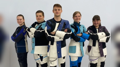 Die Waldthurner Oberpfalzliga-Schützen (von links): Lisa Stahl, Maximilian Wallmeyer, Jonas Pühler, Sophia Kleber und Marie-Christin Wallmeyer. (Bild: Jonas Pühler)