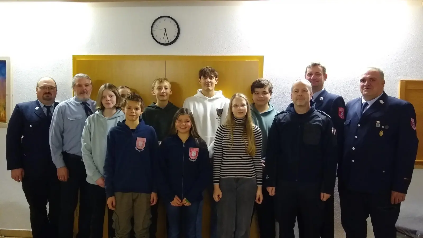 Ein Jugendlicher der FF Hirschbach, drei aus der FF Eschenfelden und drei aus der FF Achtel (Bild: Rita Hafner)