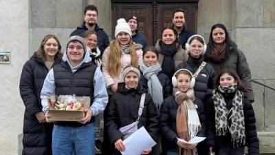 Die KLJB Waldthurn und Kolpingsfamilie machen sich auf den Weg zum Alten- und Krankensingen in der Pfarrei Waldthurn. (Bild: Andrea Weig)