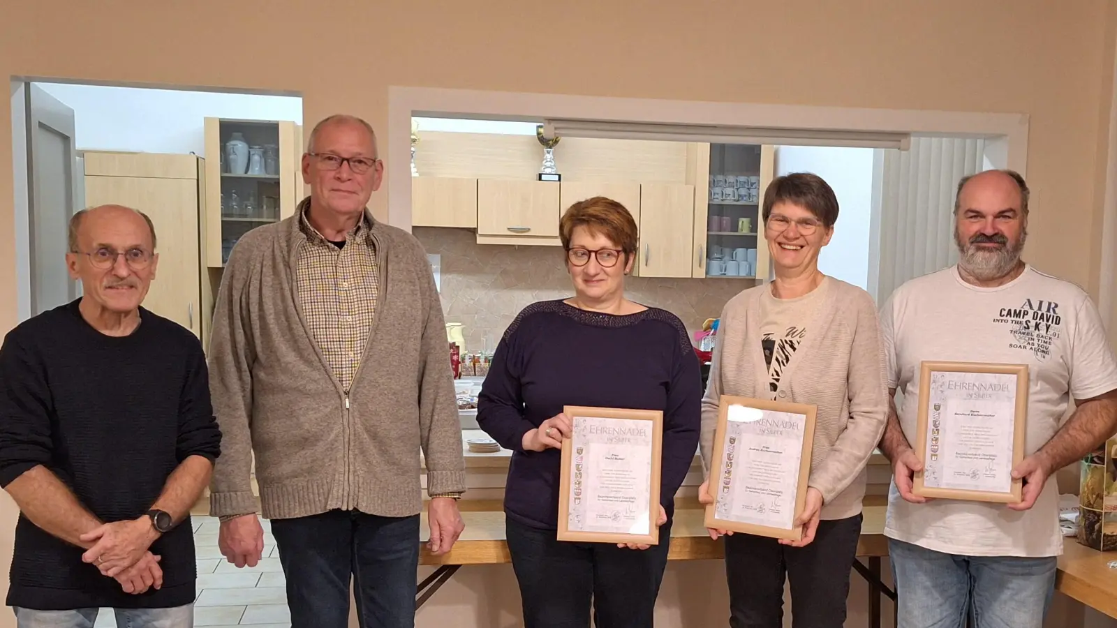 Von links: Referent Dr. Siegfried Steinkohl, 1. Vorstand Volker Pöhlmann, Uschi Malzer, Andrea und Bernhard Kuchenreuther. (Bild: Doris Schraml)