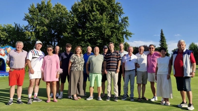 Sieger des EL Cup mit den Sponsoren 7 und 9 von links (Bild: Andrea Graf)