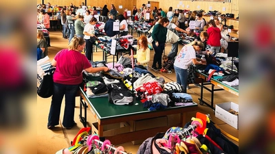 4.500 Artikel von 70 Anbieterinnen wurde beim Herbstbasar in Kirchenthumbach angeboten. Der Erlös kommt den Schulkindern der Grund- und Mittelschule zugute. (Bild: Maria Hertrich)