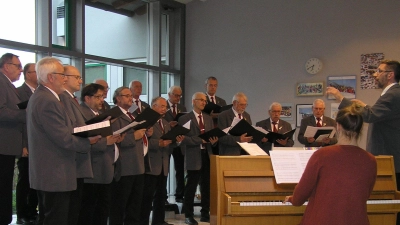 Höhepunkt des vergangenen Jahres war für den Männergesangverein Neusorg das 70. Jubiläum. Die Sänger stimmten unter der Leitung von Siegbert Filbinger und zur Klavierbegleitung von Nina Reinke bei der Feier ihre Lieder an. (Archivbild: öt)