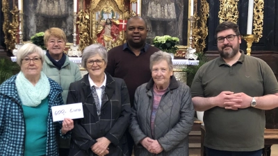 Gudrun Sirtl, Liane Kolb, Frau Dr. Schraml, Pfarrvikar Gerald, Angela Hetz, Dominik Sirtl. (Bild: Maria Katzikis I. A. )