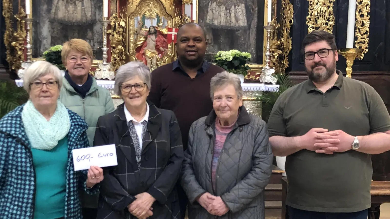 Gudrun Sirtl, Liane Kolb, Frau Dr. Schraml, Pfarrvikar Gerald, Angela Hetz, Dominik Sirtl. (Bild: Maria Katzikis I. A. )