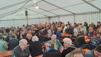 Gut besucht war das Pfingstfest der Feuerwehr Rosall. (Bild: Sandra Schmidt/exb)