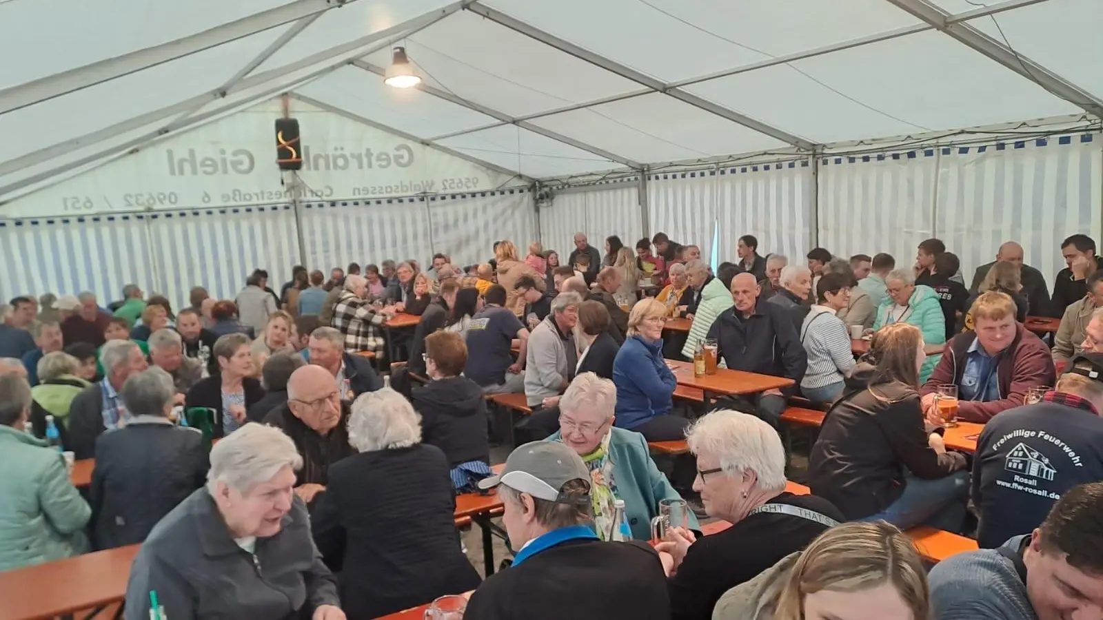 Gut besucht war das Pfingstfest der Feuerwehr Rosall. (Bild: Sandra Schmidt/exb)