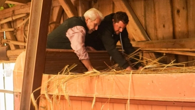 Werner Luber (links) und Thomas Bauernfeind betätigen sich als Einleger. (Bild: Elfriede Winter)