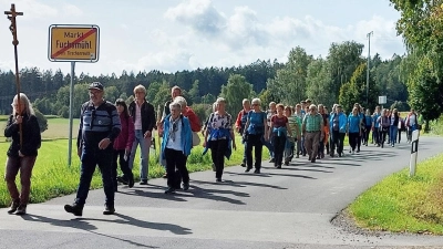 Ankunft des Pilgerzuges in Fuchsmühl (Bild: Christine Sollfrank)