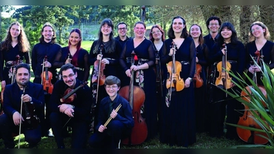 Das Jugendorchester aus dem südbrasilianischen Bundesstaat Rio Grande do Sul präsentiert ein abwechslungsreiches Programm und hat zwei typisch brasilianische Instrumente dabei. (Bild: Camerata Ivoti)
