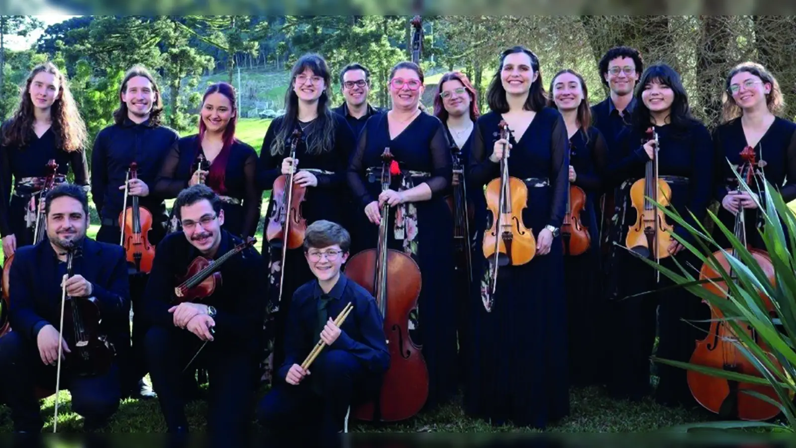Das Jugendorchester aus dem südbrasilianischen Bundesstaat Rio Grande do Sul präsentiert ein abwechslungsreiches Programm und hat zwei typisch brasilianische Instrumente dabei. (Bild: Camerata Ivoti)