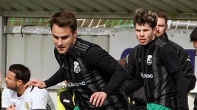 Tim Troidl (am Ball) wird zukünftig das Trikot des 1.FC Rieden tragen (Bild: Dominik Meier-Adlhoch)