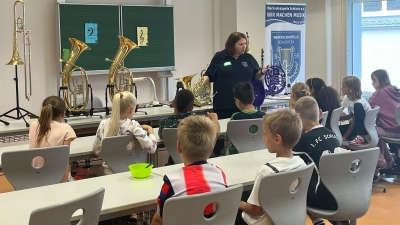 Instrumentenvorstellung in der Grundschule Vilseck. (Bild: Sabine Kredler)