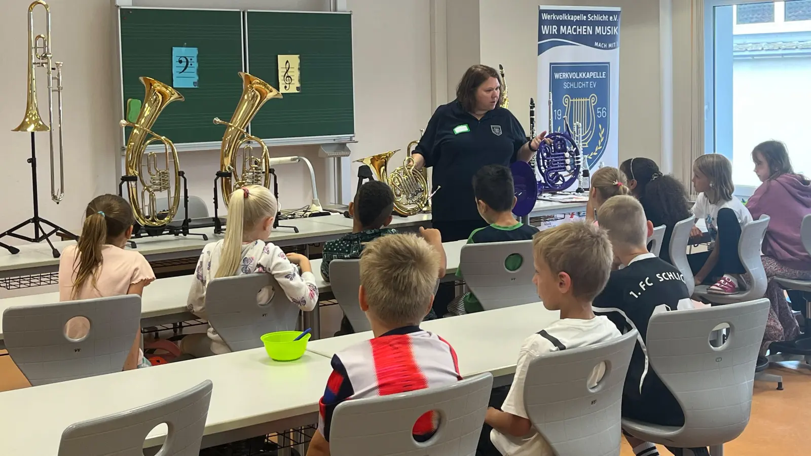 Instrumentenvorstellung in der Grundschule Vilseck. (Bild: Sabine Kredler)