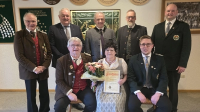 Gabi Zintl vom Schützenverein Linda Mähring wurde zum Gauehrenmitglied ernannt. (Bild: Florian Greil)