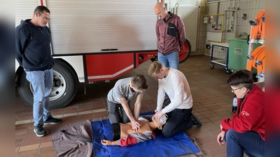 Lehrgang „Qualifizierte Erste Hilfe im Feuerwehrdienst“  (Bild: Rüdiger Hettler)