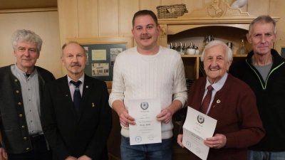 „In Treue fest“. Sie halten der Soldatenkameradschaft 1870 über 10, 40 und 50 Jahre die Treue. (Bild: Fred Lehner)