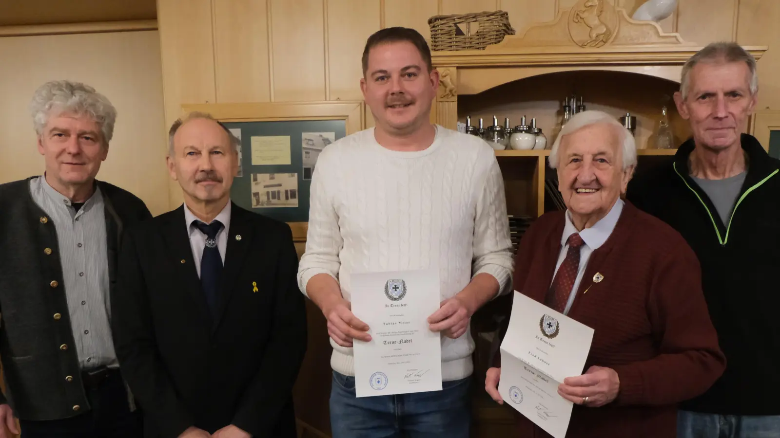 „In Treue fest“. Sie halten der Soldatenkameradschaft 1870 über 10, 40 und 50 Jahre die Treue. (Bild: Fred Lehner)