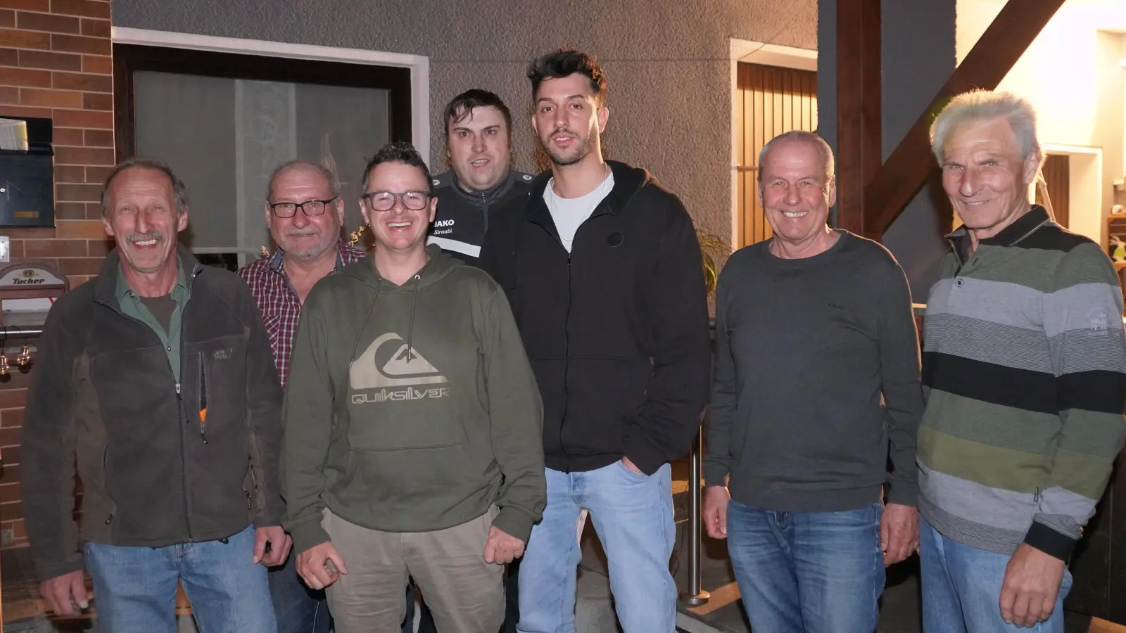 Von links: Vorsitzender Wolfgang Fröhlich, Dieter Arlt, Kevin Bäumler, Daniel Staudinger, 2. Vorsitzender Tobias Wolf, „Neuzugang“ Gerhard Lang und Peter Schürz. (Bild: Franz Völkl)