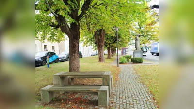 Bild zu „Bierchen im Grünen“. (Bild: Jochen Neumann)