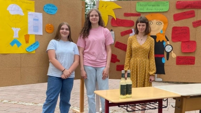 von links: Aus der Klasse 8b Luisa Horn, Laura Kellner, Bernadette Plattner. (Bild: Tina Hartung)