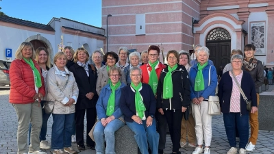 Gruppenbild vor der Asamkirche in Rohr/Niederbayern (Bild: Annemarie Woppmann)