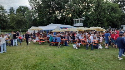 Sonnwendfeuer in vollem Gange (Bild: Harald Biersack)