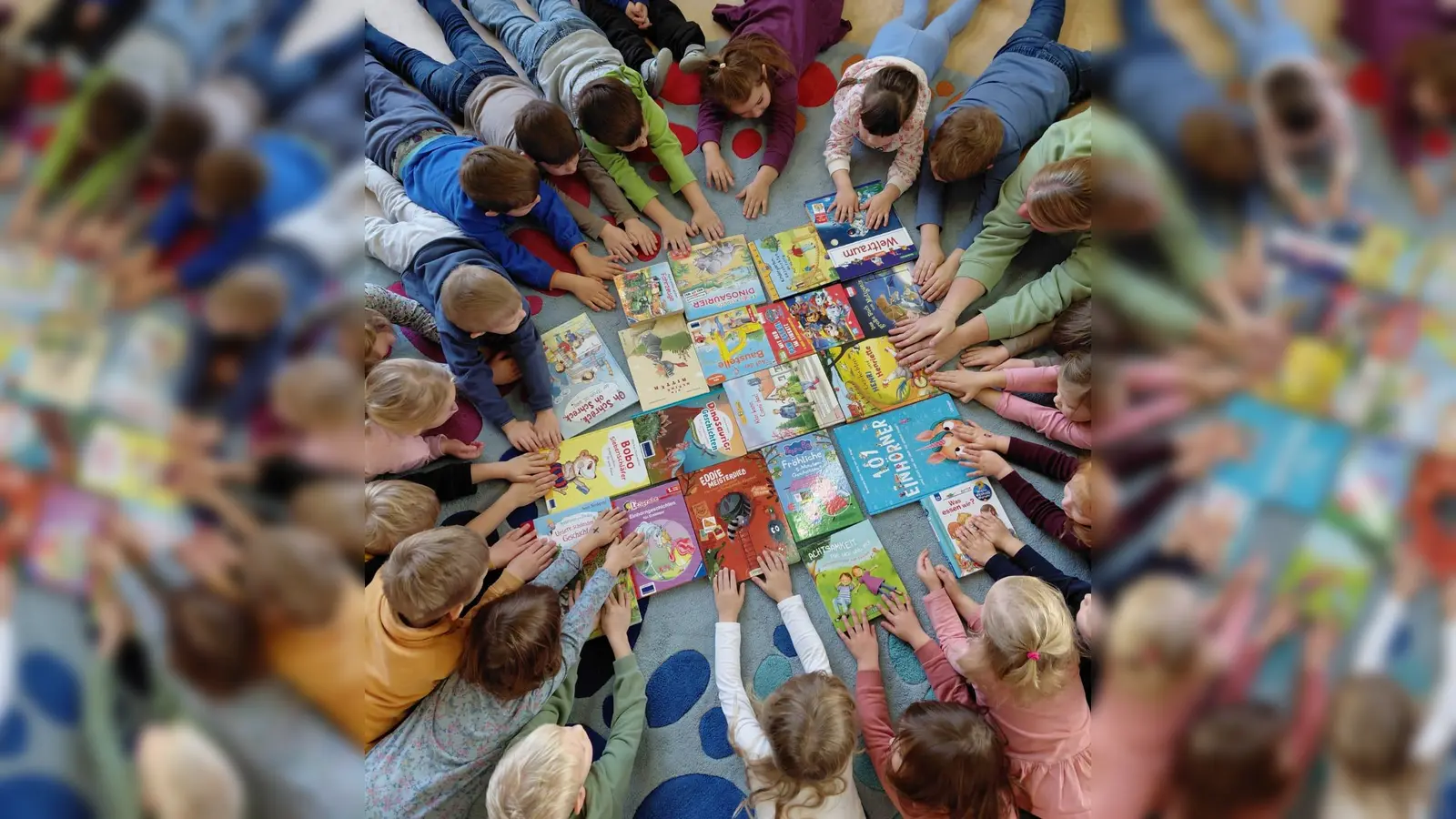 Vorlesemarathon in den Kindergartengruppen. (Bild: Melanie Weininger)